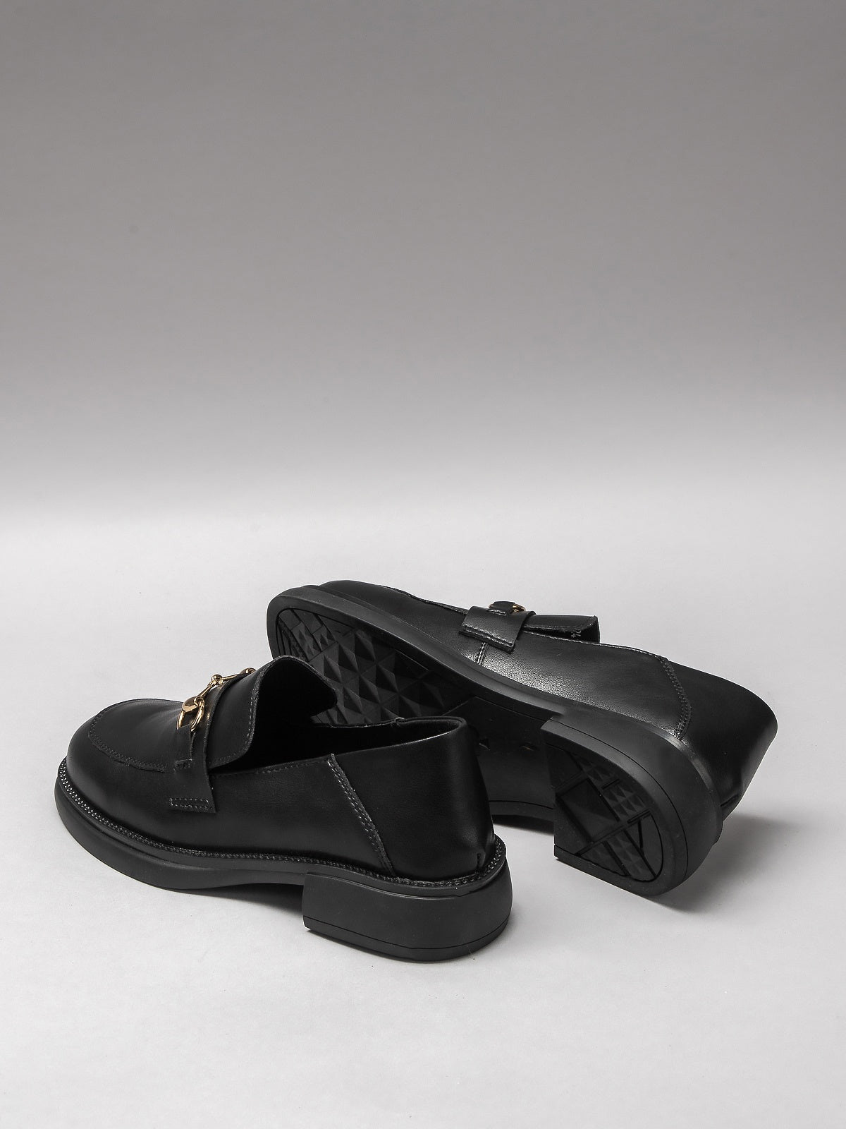 Women's leather shoes