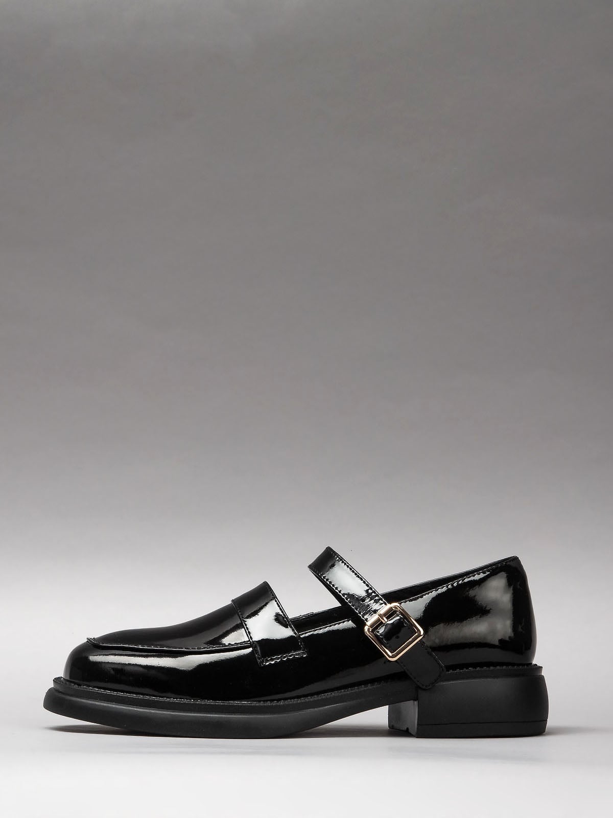 Women's leather shoes