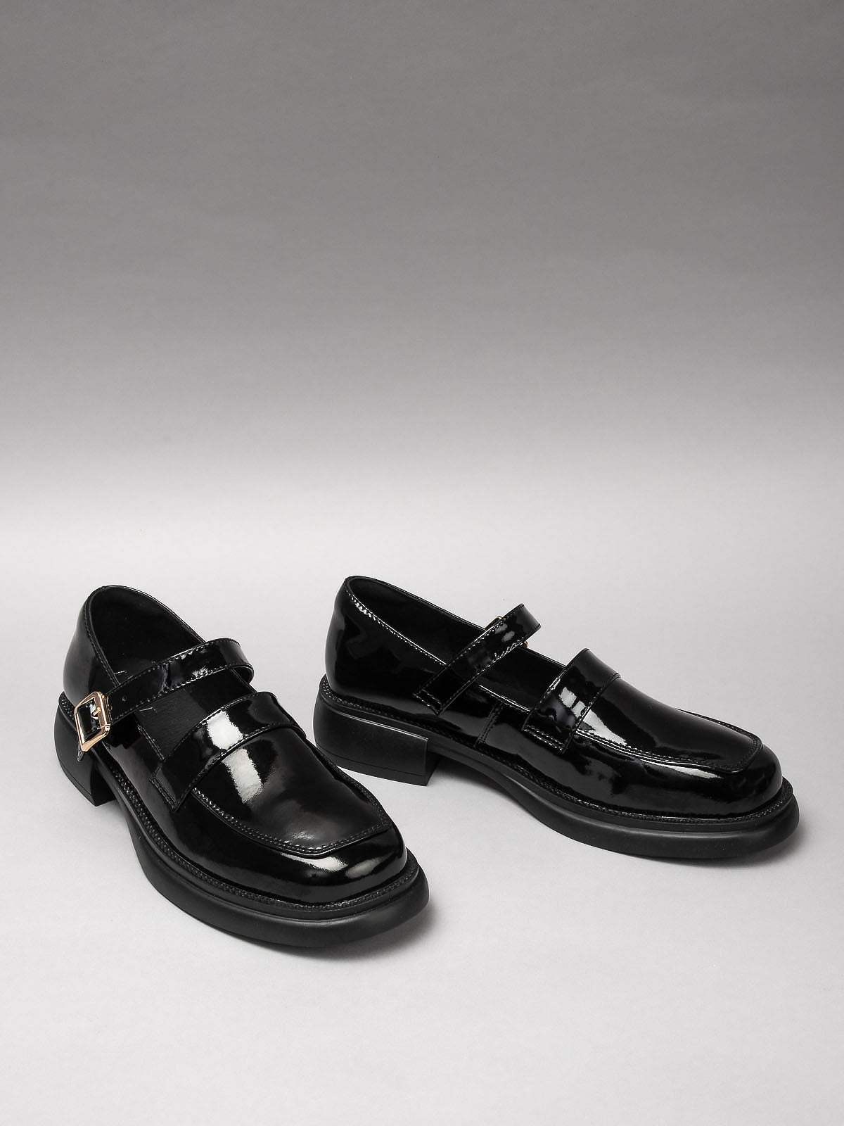Women's leather shoes