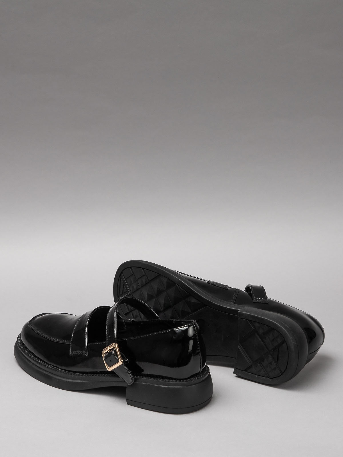 Women's leather shoes